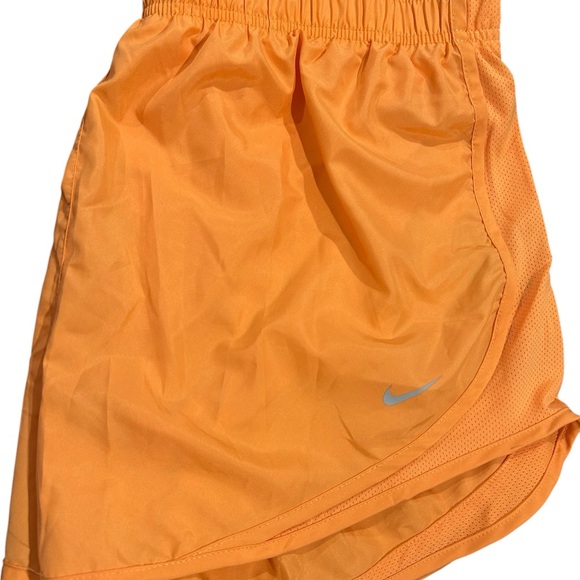 Nike Women's One Dri-FIT Mid-Rise 3" Brief-Lined Shorts Sundial Orange Size XL - Picture 2 of 5